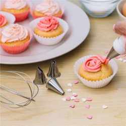 Set patiserie cu platou rotativ, 200 piese cu sabloane pentru ornarea prajiturilor