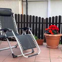 Sezlong pliabil gravitate zero, 175x65 cm, cu masuta si buzunar organizator, 120 kg, negru