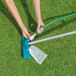 Set curatare piscina Bestway 58013 cu plasa si aspirator manual, conectare furtun gradina, tija aluminiu 167 cm