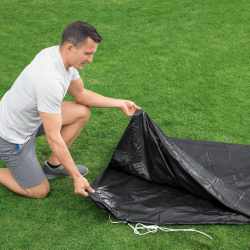 Prelata Bestway 58039 pentru piscina cu diametrul 549 cm, cu orificii de drenaj si snur de fixare, negru
