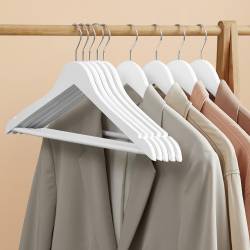 SONGMICS Set de 50 umerase din lemn, cu bara anti-alunecare pentru pantaloni, carlig pivotant la 360°, 45cm, alb