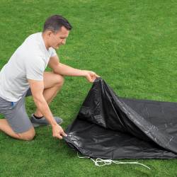 Prelata Bestway 58039 pentru piscina cu diametrul 549 cm, cu orificii de drenaj si snur de fixare, negru